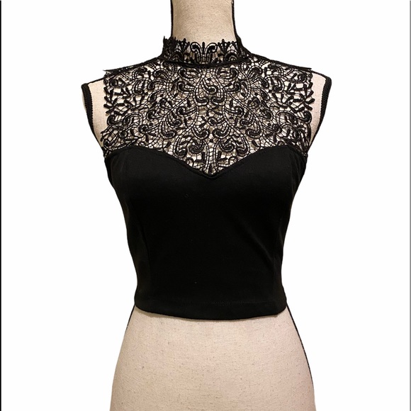 🎉HP🎉[Tela] Filagree Lace Crop Top - Picture 2 of 5